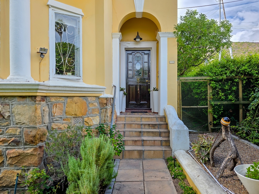 6 Bedroom Property for Sale in Sea Point Western Cape